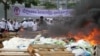 Tumpukan narkoba yang dibakar di halaman Koh Pich, Phnom Penh, 28 Juni 2023. (Lors Liblib / VOA khmer)