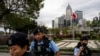 FILE - Polisi berjaga di luar Dewan Legislatif di Hong Kong, Selasa, 19 Maret 2024. (AP/Louise Delmotte)