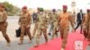 Régulièrement accusée d’exécutions extrajudiciaires, l’armée burkinabè les a toujours démenties, pointant parfois des groupes armés utilisant du matériel militaire. 