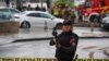 Anggota pasukan keamanan Turki berjaga di dekat lokasi ledakan di Ankara, pada 1 Oktober 2023. (Foto: AP/Ali Unal)