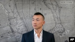 Baimadajie Angwang në zyrën e avokatit të tij (1 shkurt 2022)
