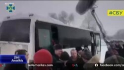Dhjetëra ushtarë lirohen gjatë shkëmbimit të robërve mes Kievit e Moskës 