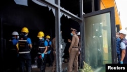 থাইল্যান্ডের ফরেনসিক ও পুলিশ কর্মকর্তারা চোনবুরি প্রদেশে ৫ই আগষ্ট শুক্রবার ভোরে মাউন্টেন বি নাইটক্লাবে আগুন লেগে যে কমপক্ষে ১৩জন নিহত এবং ৩৫ জন আহত হয়েছেন তার তদন্ত করছেন। 