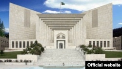 دپاکستان دناقراره صوبې بلوچستان په سرښار کوئټه او اقتصادي مرکز کراچۍ کې دجمعې په ورځ داړي گړي پيښو کې ديو لوړپوړي پوليس مشر پشمول لږ ترلږه پينځه کسان وژل شوي دي