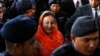 លោក​ស្រី Rosmah Mansor បាន​បង្ហាញ​ខ្លួន​នៅ​តុលាការ​ក្រុង Kuala Lumpurនៅ​ថ្ងៃ​ព្រហស្បតិ៍​នេះ។