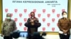Menaker Ida Fauziyah (tengah), Dirut BPJS Ketenagakerjaan Agus Susanto (kiri) dan Ketua Satgas PEN Budi Gunadi Sadikin dalam konferensi pers di Istana Kepresidenan, Jakarta, Senin (10/8). (Setpres RI)