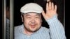지난 2010년 4월 마카오에서 한국 언론과 인터뷰한 김정남. (자료사진)