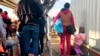 La cantidad de personas arrestadas o que dejaron de ingresar a los EE.UU. A lo largo de la frontera con México disminuyó por séptimo mes consecutivo en diciembre.