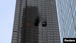 Lokacin da wani sashin benen Trump yake ci da wuta a birnin New York. Ranar 7 Afrilu, 2018