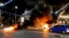 Sejumlah ban mobil dibakar sebagai aksi protes setelah seorang warga Palestina tewas dalam operasi militer Israel, di Jenin, Tepi Barat yang diduduki Israel, 3 Juli 2023. (Foto: REUTERS/Raneen Sawafta)