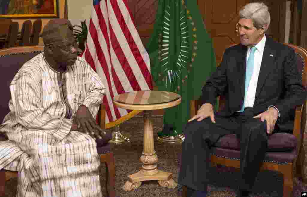U.S. Secretary of State John Kerry meets with Olusegun Obasanjo, chairman of the African Union's South Sudan Commission of Inquiry, in Addis Ababa, Ethiopia, May 2, 2014. 