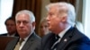 Shugaba (dama) Trump da Tillerson (hagu)