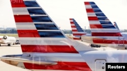 Archivo - El precio promedio de los viajes aéreos dentro de Estados Unidos alcanzó su nivel más bajo desde 1995.