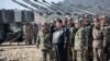 Pemimpin Korea Utara Kim Jong Un (tengah) bersama anggota Tentara Rakyat Korea (KPA) selama latihan artileri pasukan gabungan di lokasi yang dirahasiakan di Korea Utara. (Foto: via AFP)