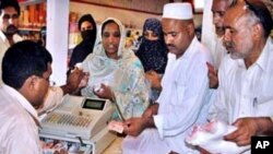 څيړونکي وائي په پاکستاني عوامو کې دخپلو ستونزو په بابله داحتجاج دختميدو يو علت په سياسي مشرانو بې باوري هم ده